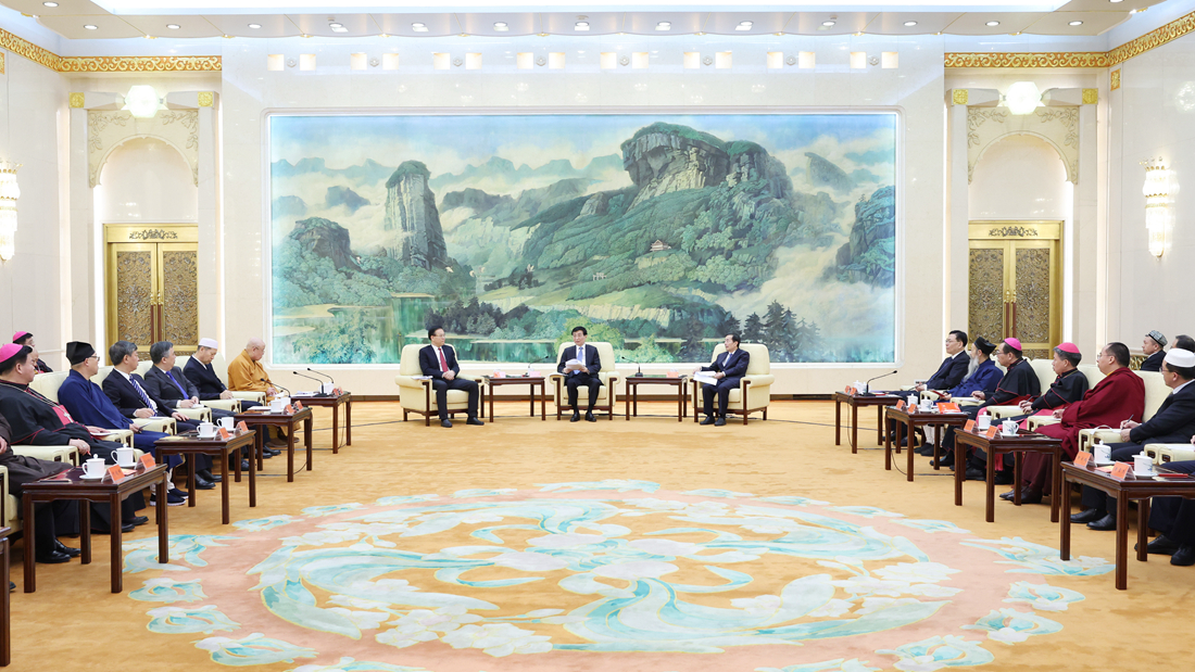 王沪宁出席澳门赌场性宗教团体负责人迎春座谈会